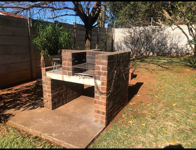 1.5 BEDROOM FLAT FOR SALE IN ILLOVO BEACH